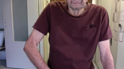 Snapshot of auguste061400 chatting on December 13, 2024, 9:24 am auguste061400 online show from December 13, 2024, 9:24 am