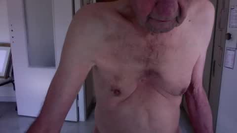 Snapshot of auguste061400 chatting on January 10, 2025, 9:44 am auguste061400 online show from January 10, 2025, 9:44 am