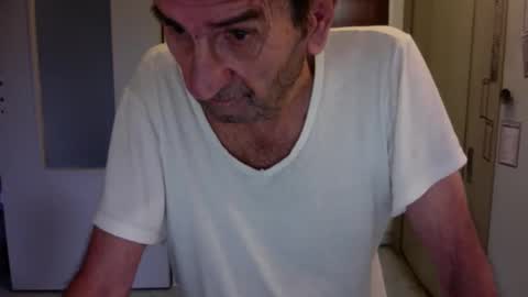 Snapshot of auguste061400 chatting on November 7, 2025, 9:42 am auguste061400 online show from November 7, 2025, 9:42 am