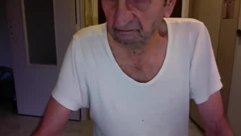 Snapshot of auguste061400 chatting on December 16, 2025, 9:14 am auguste061400 online show from December 16, 2025, 9:14 am