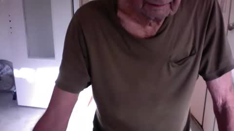 Snapshot of auguste061400 chatting on December 18, 2025, 8:53 am auguste061400 online show from December 18, 2025, 8:53 am