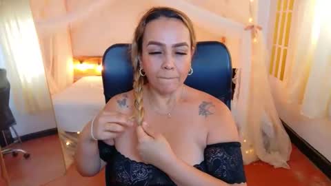 aunty_milf0 online show from May 2, 2026, 7:19 pm