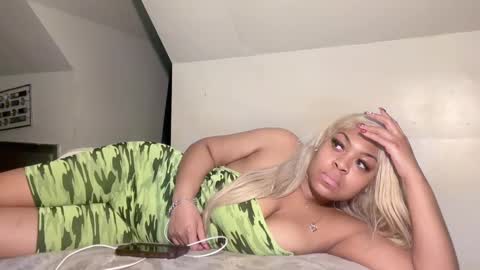 Snapshot of aunyxxx chatting on February 11, 2025, 1:41 am aunyxxx online show from February 11, 2025, 1:41 am