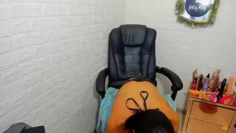 Snapshot of aura_love69 chatting on January 15, 2026, 5:45 am Monii Yi online show from January 15, 2026, 5:45 am