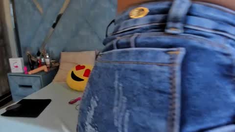 Snapshot of aura_love69 chatting on February 10, 2026, 2:59 am Monii Yi online show from February 10, 2026, 2:59 am