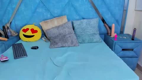 Snapshot of aura_love69 chatting on March 1, 2026, 6:04 am Monii Yi online show from March 1, 2026, 6:04 am