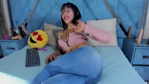 Snapshot of aura_love69 chatting on March 3, 2026, 4:40 am Monii Yi online show from March 3, 2026, 4:40 am