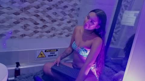 Snapshot of aura_verde chatting on May 15, 2026, 8:05 pm aura verde online show from May 15, 2026, 8:05 pm