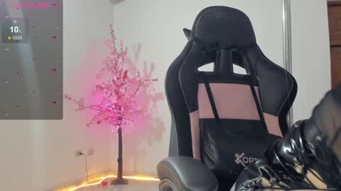 aura online show from January 8, 2025, 7:45 am