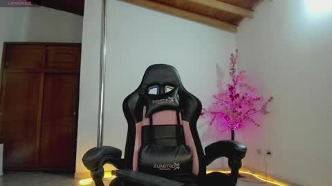 aura online show from September 24, 2025, 5:22 am