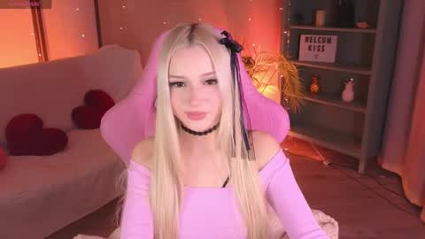 Aura online show from April 15, 2026, 8:53 pm
