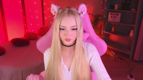Aura online show from May 3, 2026, 8:48 pm