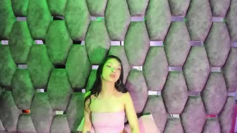 Snapshot of aurora18palmer chatting on December 15, 2025, 3:49 pm aurora online show from December 15, 2025, 3:49 pm