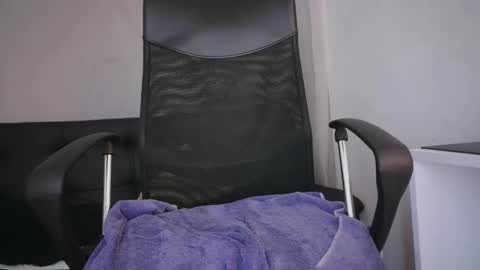 Snapshot of aurora_ath chatting on December 3, 2024, 7:32 am Aurora ath online show from December 3, 2024, 7:32 am