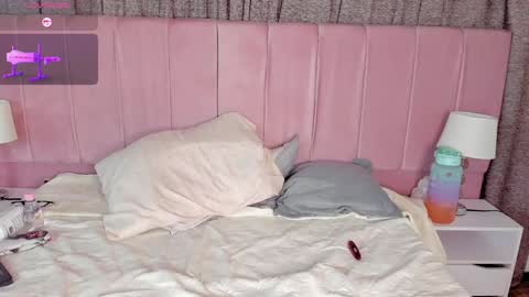 Snapshot of aurora_divine chatting on January 4, 2025, 10:34 pm aurora_divine online show from January 4, 2025, 10:34 pm