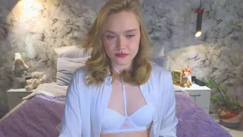 Kate online show from March 22, 2026, 2:04 am