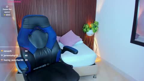 Snapshot of aurora_johnson_ chatting on March 8, 2025, 8:33 am A U R O R A online show from March 8, 2025, 8:33 am