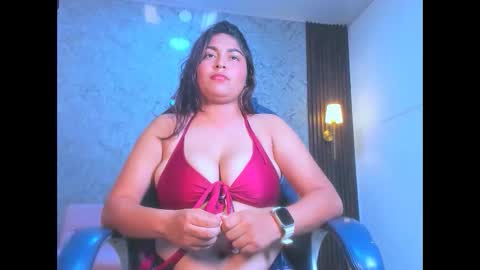 aurora_lul online show from April 12, 2026, 6:07 am