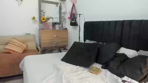 aurora_moonm online show from March 14, 2026, 4:07 am