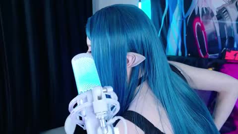 AURORA NATSUKI online show from November 14, 2025, 4:28 pm