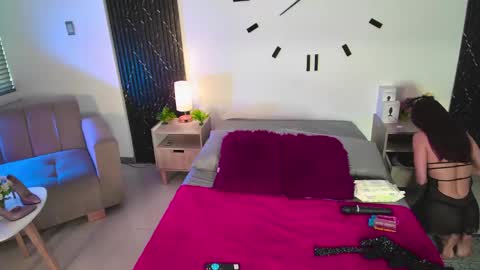 Snapshot of aurora_petitee chatting on May 23, 2026, 12:42 pm Aurora online show from May 23, 2026, 12:42 pm