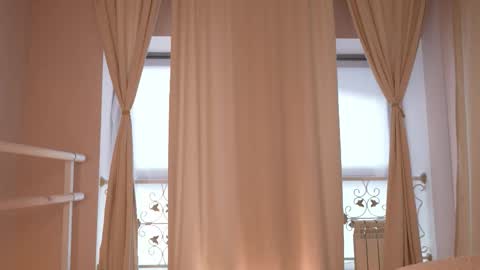 Snapshot of aurora_the_ballerina chatting on October 25, 2025, 8:00 am Aurora online show from October 25, 2025, 8:00 am