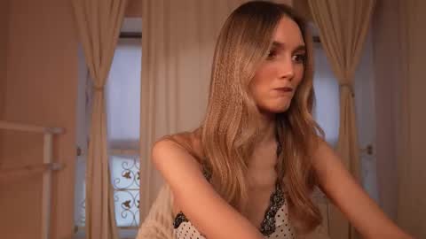 Snapshot of aurora_the_ballerina chatting on October 28, 2025, 6:50 am Aurora online show from October 28, 2025, 6:50 am