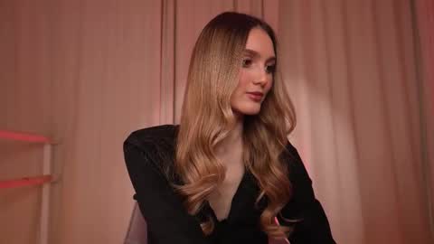 Snapshot of aurora_the_ballerina chatting on December 2, 2025, 7:03 am Aurora online show from December 2, 2025, 7:03 am