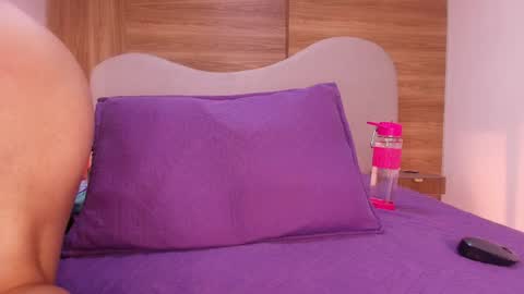 auroraa_miller online show from April 10, 2026, 4:06 am