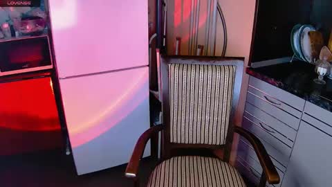 Snapshot of aurorablusssh_ chatting on April 22, 2026, 12:02 am Aurora Follow me online show from April 22, 2026, 12:02 am