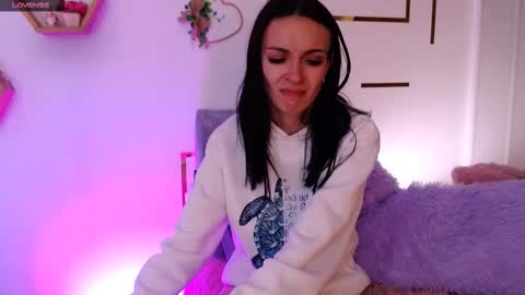 aurorahans online show from March 11, 2026, 4:18 am