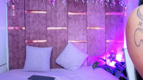 aurora online show from December 5, 2025, 8:38 pm