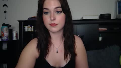 auroralightz1 online show from October 16, 2025, 4:35 am