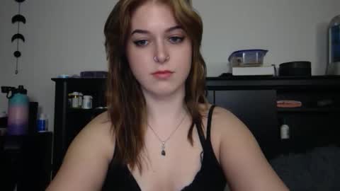 auroralightz1 online show from November 11, 2025, 4:34 am