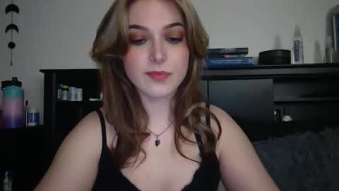 auroralightz1 online show from February 14, 2026, 3:36 am