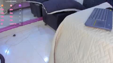 Snapshot of aurorarojas chatting on January 5, 2025, 11:04 am Aurora Rojas online show from January 5, 2025, 11:04 am