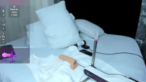 Snapshot of aurorarojas chatting on February 21, 2025, 7:12 am Aurora Rojas online show from February 21, 2025, 7:12 am