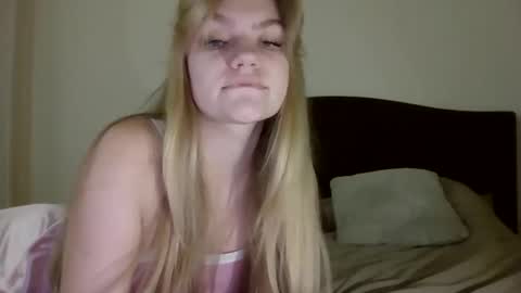 AuroraXRoses online show from November 23, 2025, 10:31 pm