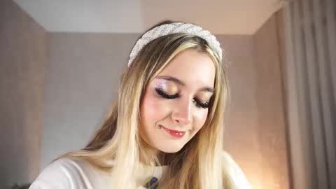 Snapshot of aurorepeer chatting on December 14, 2025, 5:13 am Zoe online show from December 14, 2025, 5:13 am