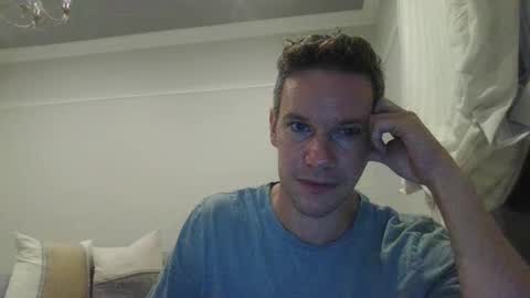 Snapshot of aussiesurfer0000 chatting on February 4, 2025, 9:38 am aussiesurfer0000 online show from February 4, 2025, 9:38 am