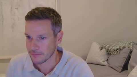 aussiesurfer0000 online show from April 14, 2026, 5:35 am