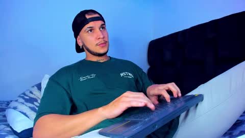 A online show from December 21, 2024, 5:03 am