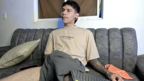 Snapshot of austin_falcon chatting on December 11, 2024, 9:01 pm Austin online show from December 11, 2024, 9:01 pm