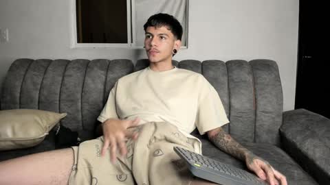 Snapshot of austin_falcon chatting on December 29, 2024, 8:37 pm Austin online show from December 29, 2024, 8:37 pm