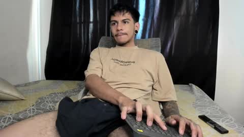 Snapshot of austin_falcon chatting on January 9, 2025, 8:22 pm Austin online show from January 9, 2025, 8:22 pm