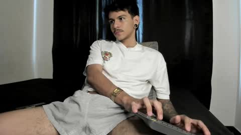 Snapshot of austin_falcon chatting on January 17, 2025, 8:33 pm Austin online show from January 17, 2025, 8:33 pm