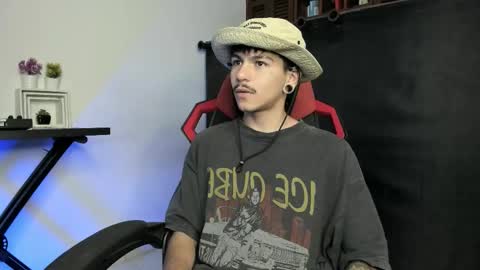 Snapshot of austin_falcon chatting on September 25, 2025, 11:58 am Austin online show from September 25, 2025, 11:58 am