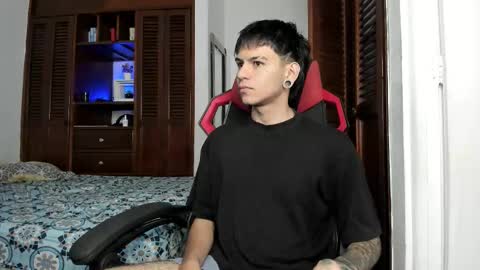 Snapshot of austin_falcon chatting on November 18, 2025, 1:15 pm Austin online show from November 18, 2025, 1:15 pm