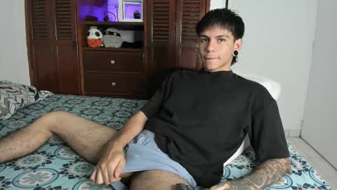 Snapshot of austin_falcon chatting on December 17, 2025, 8:15 pm Austin online show from December 17, 2025, 8:15 pm