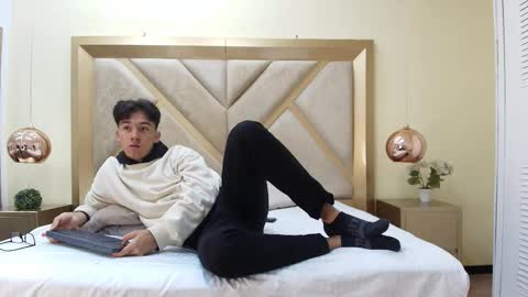 austinreeds online show from October 30, 2025, 12:28 pm